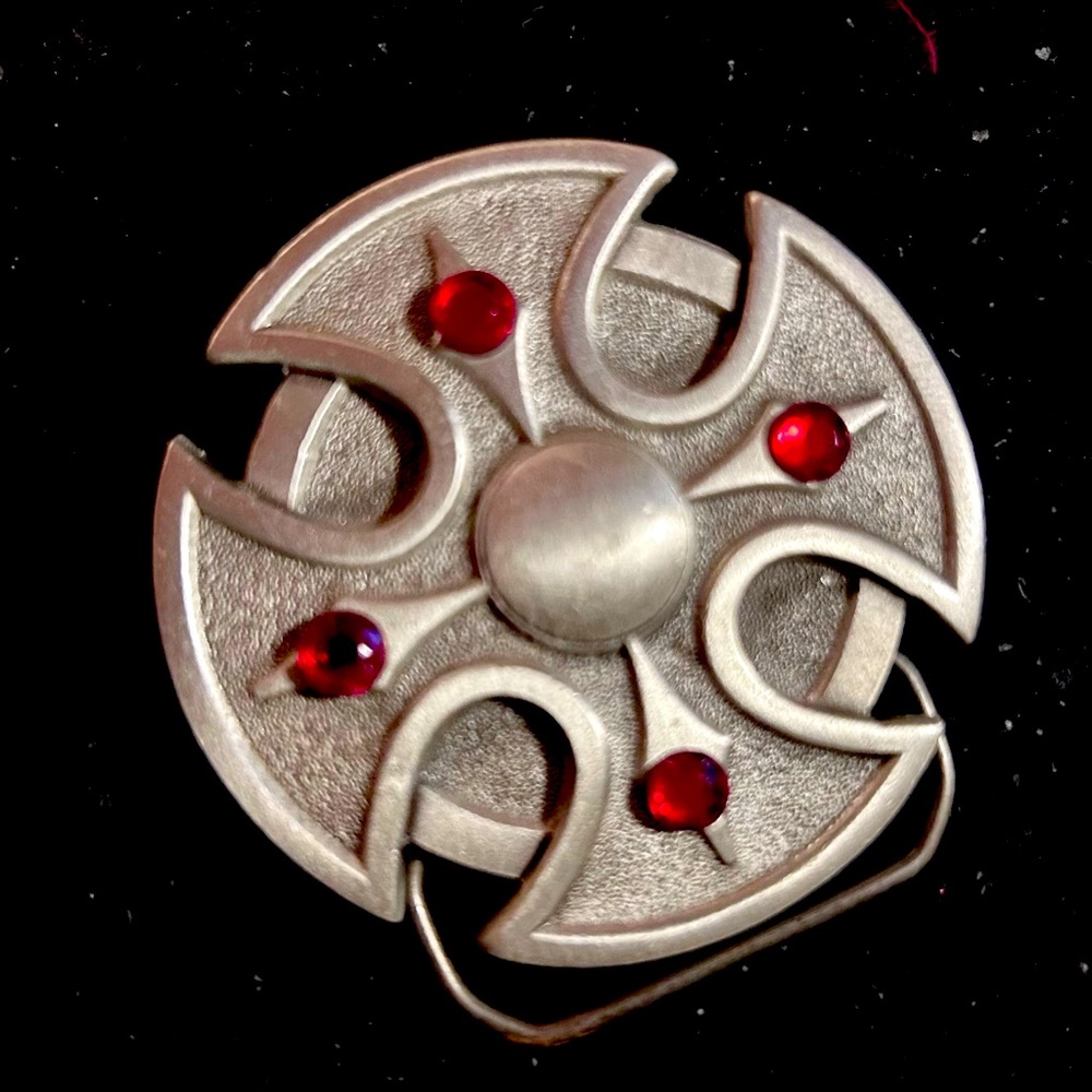 Silver belt buckle with red rhinestones ❤️